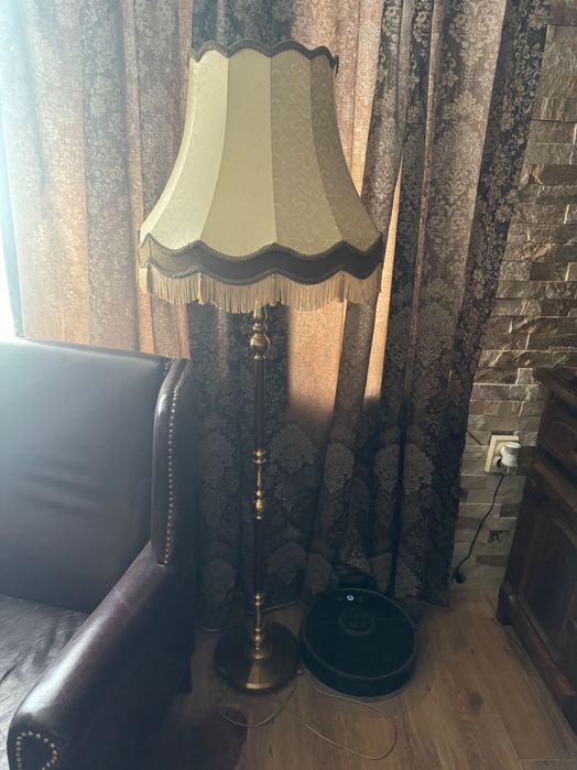 Стари лампи за под от Месинг