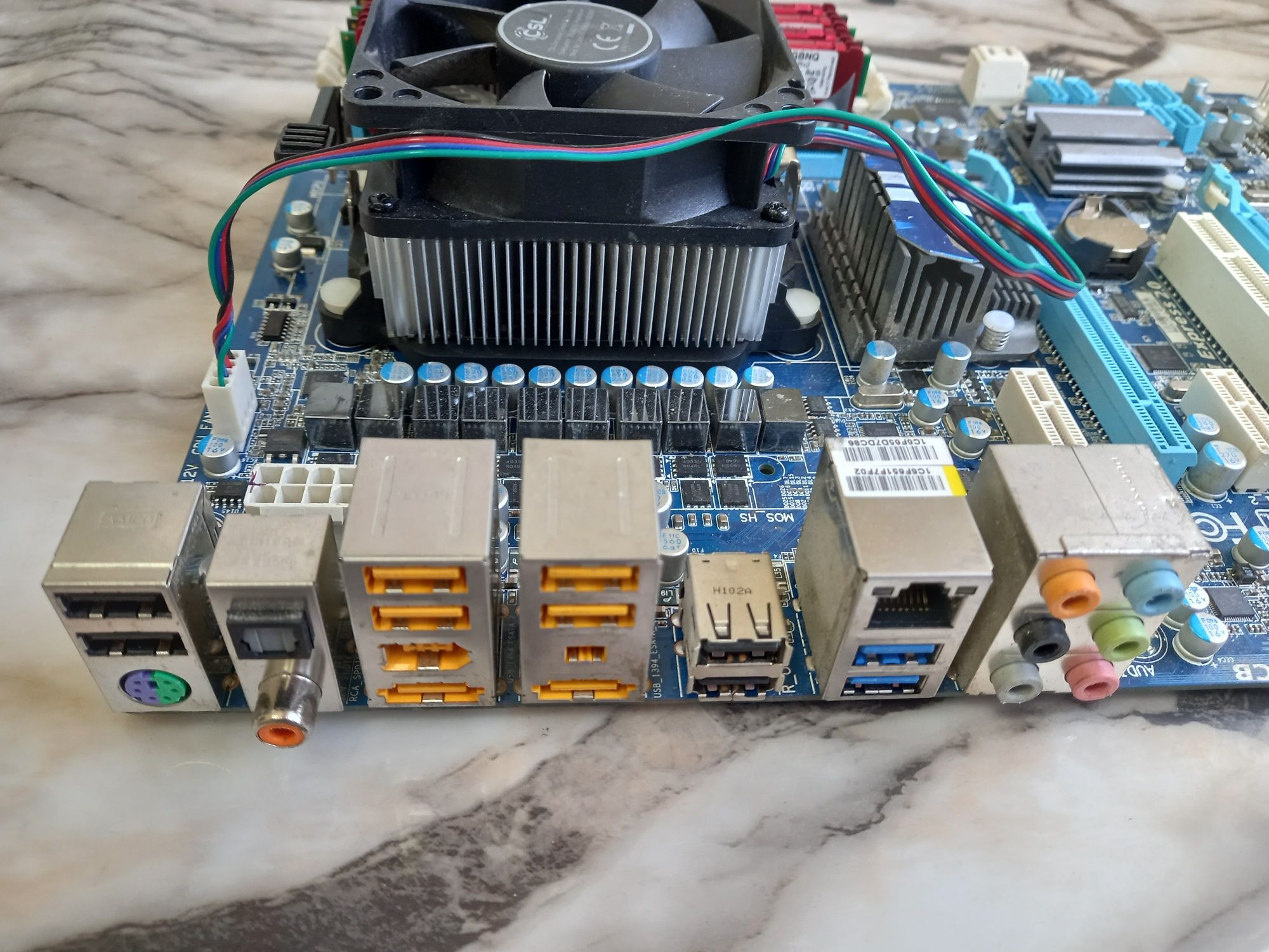 Дъно GIGABYTE GA-870A-UD3 +AMD FX-6100+8gb AM3+