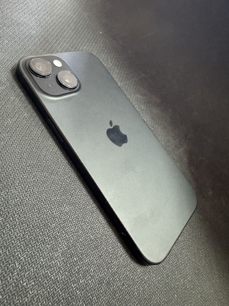 iPhone 15 128gb - заключен с iCloud, в отличен външен вид