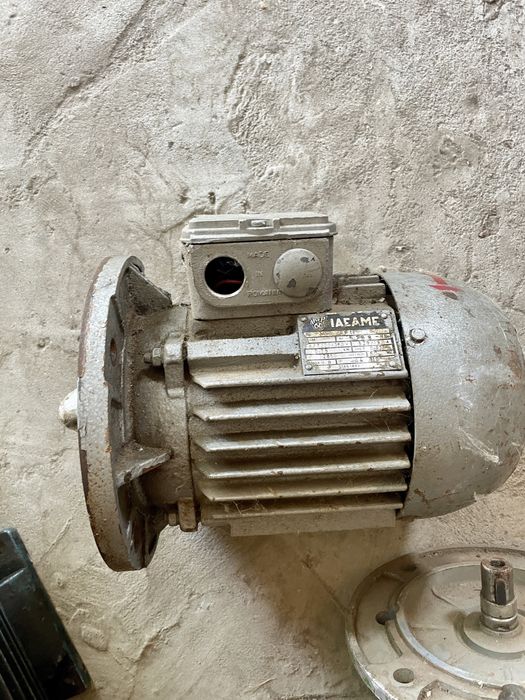 Motor trifazat…