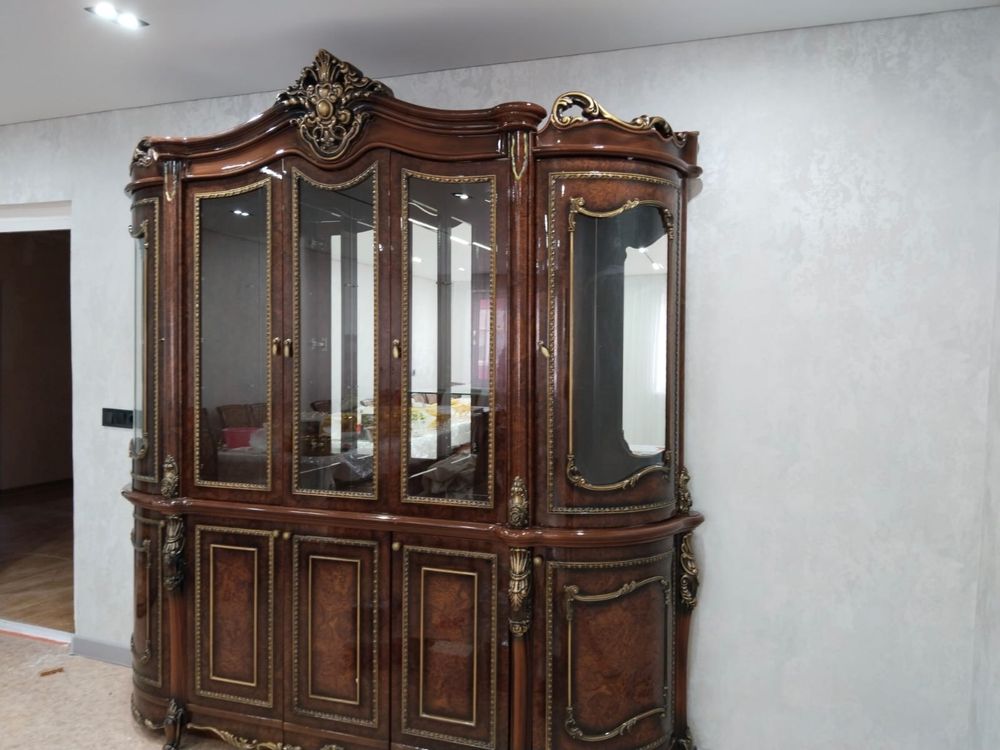 Продам срочно сервант