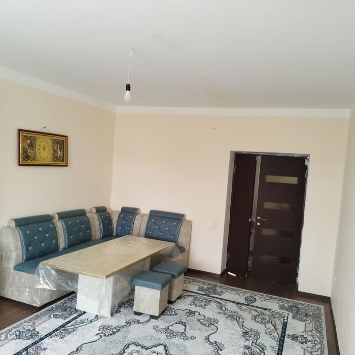 3 хонали, КИУФ олдида,