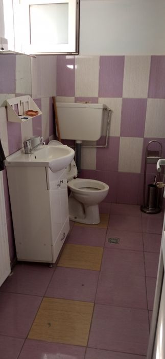 Inchiriez apartament 4 camere la casa