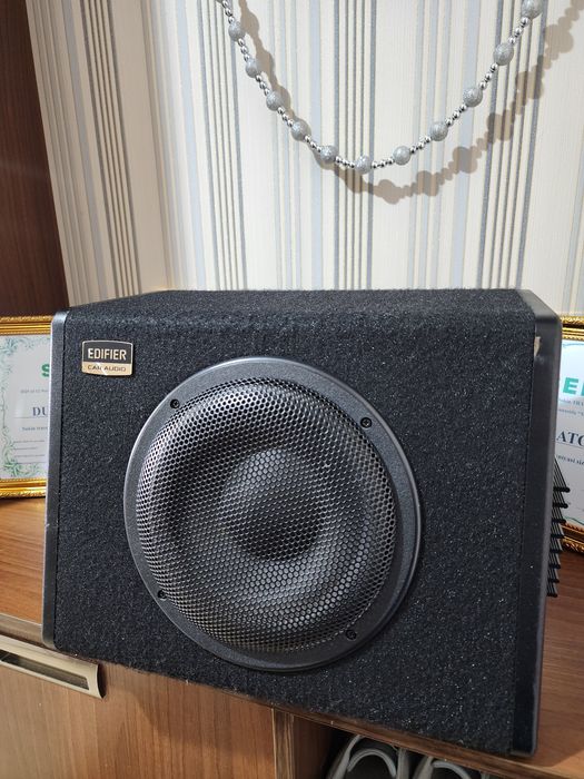 Активный сабвуфер EDIFIER CW800D