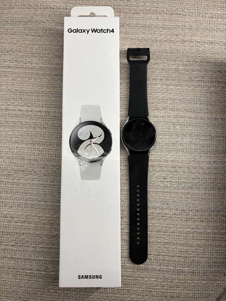 Смарт часовник Samsung Galaxy Watch4, 40 mm,
