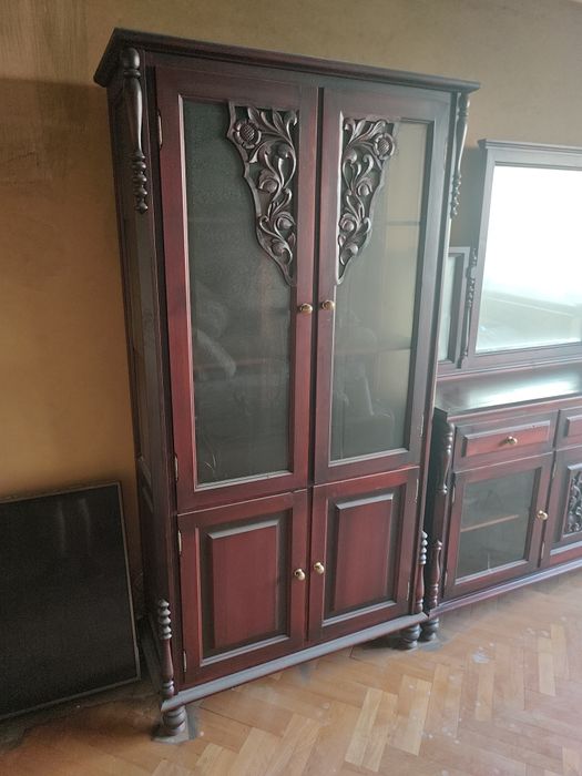 Два дървени скрина