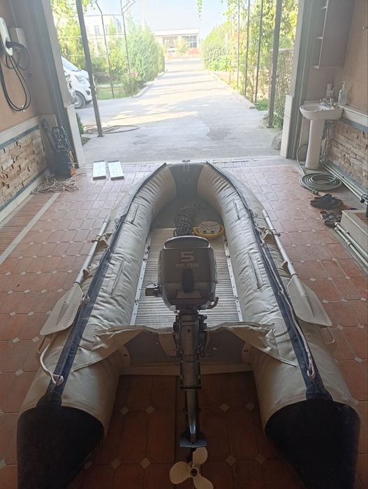 Продам лодку с мотором