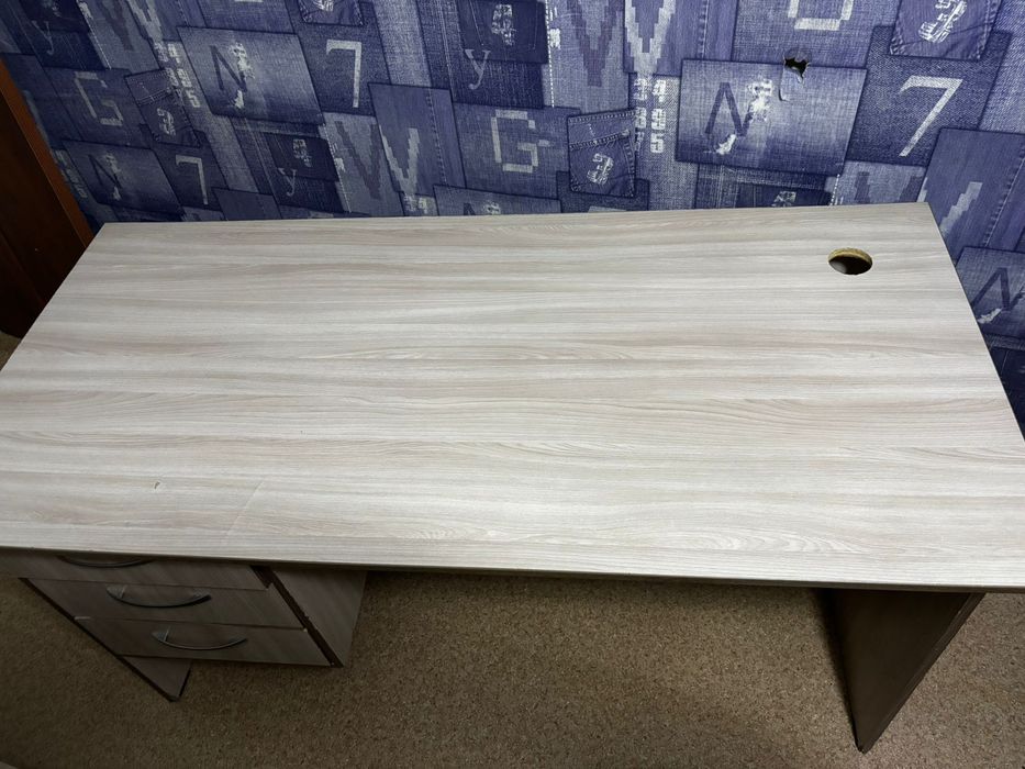 Продам стол письменный