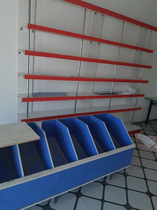 Полка для магазина 2 шт размер 2.30×2.75 состаяние средний и ящик