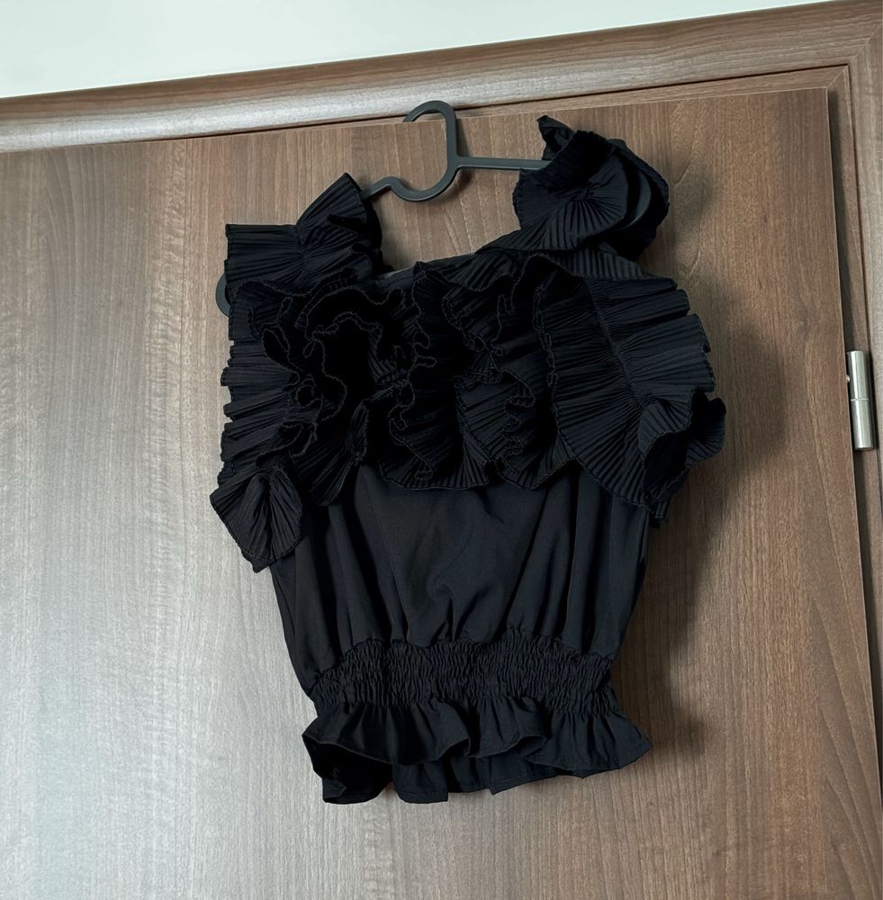 Елегантен топ в черен цвят Little Black Dress