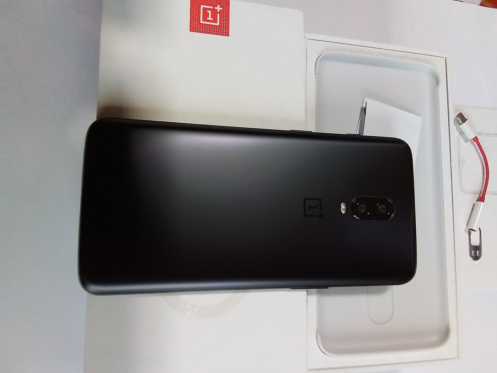 One Plus 6T și One Plus X