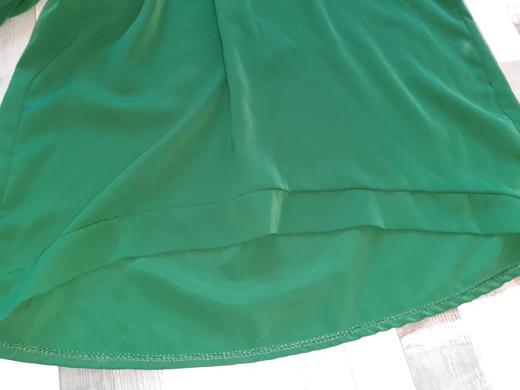Панталон на точки  и блуза в актуално зелено