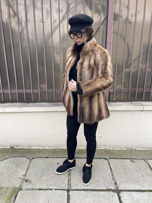 Haina din blana naturala de bizam