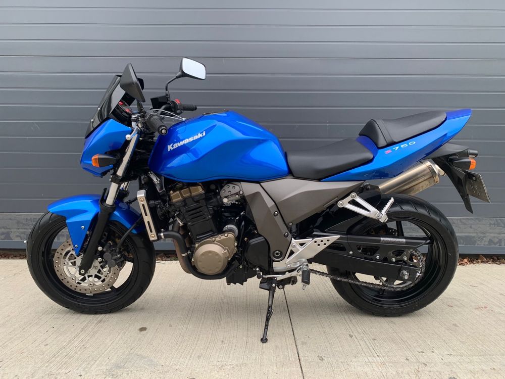 Funmoto vinde Z750 18mii km originala ca noua 2005