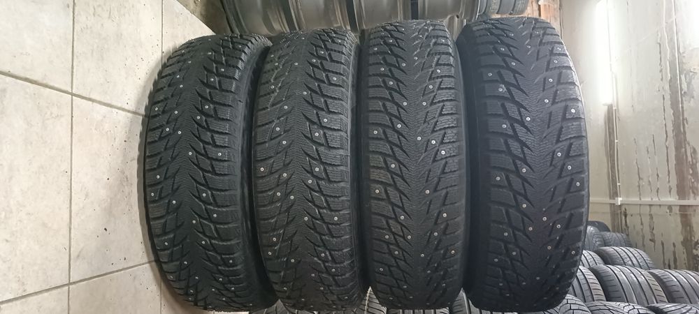 215/70/16R новые !