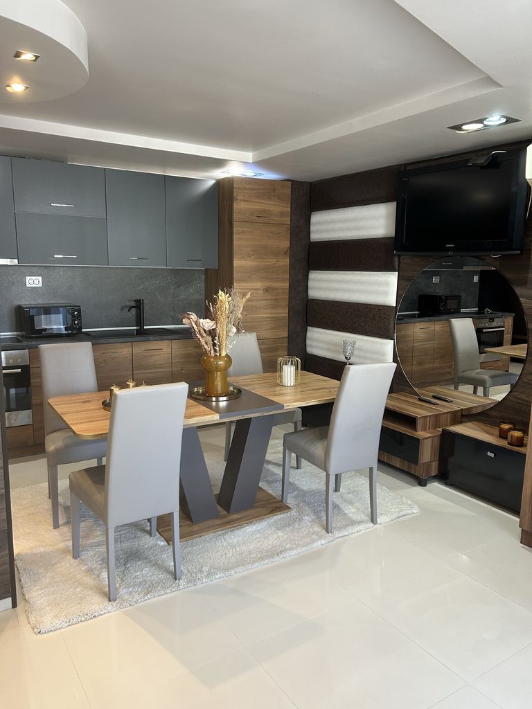 Дава се под наем Тристаен апартамент в Шумен, м-т Сакарка - 110 кв.м за 663 € - Снимка #4