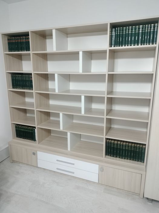 Vând biblioteca 2x2