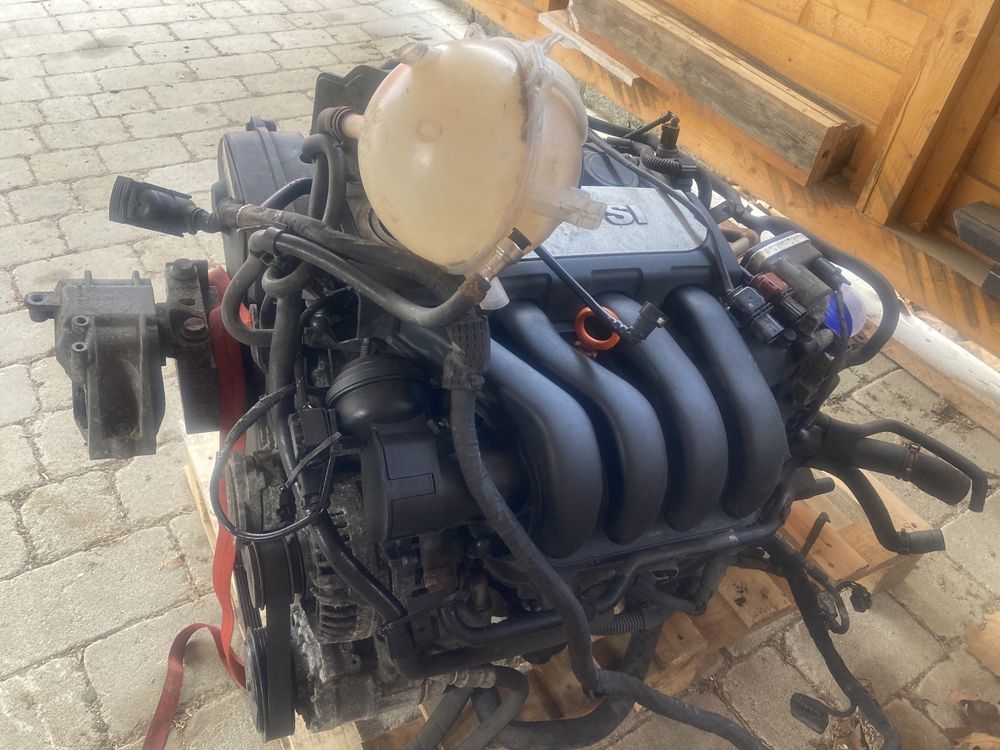 Продавам на части отличен двигател,скорости ,Vw Golf 5 2.0fsi BLX
