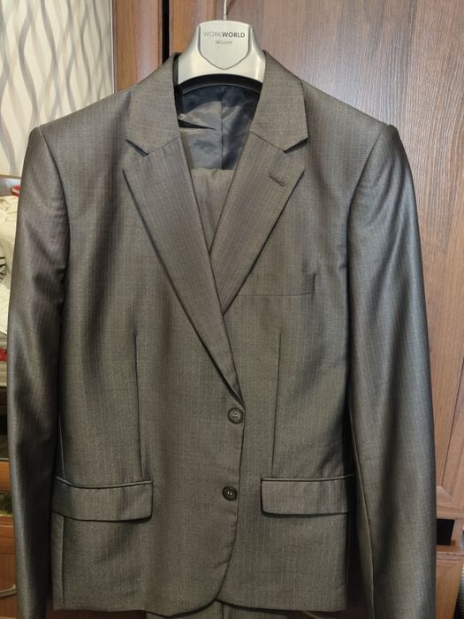 Продается новый костюм