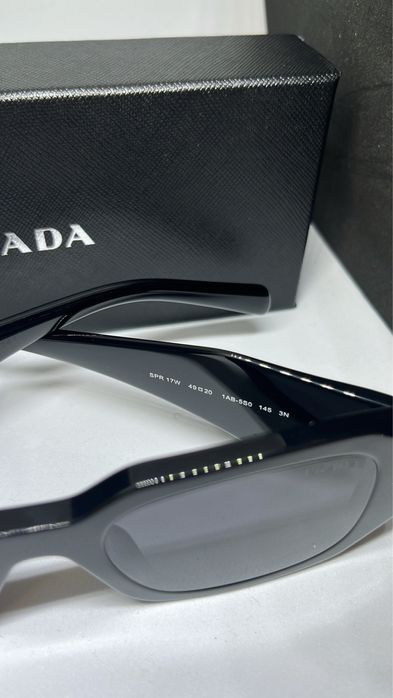 Слънчеви очила Prada