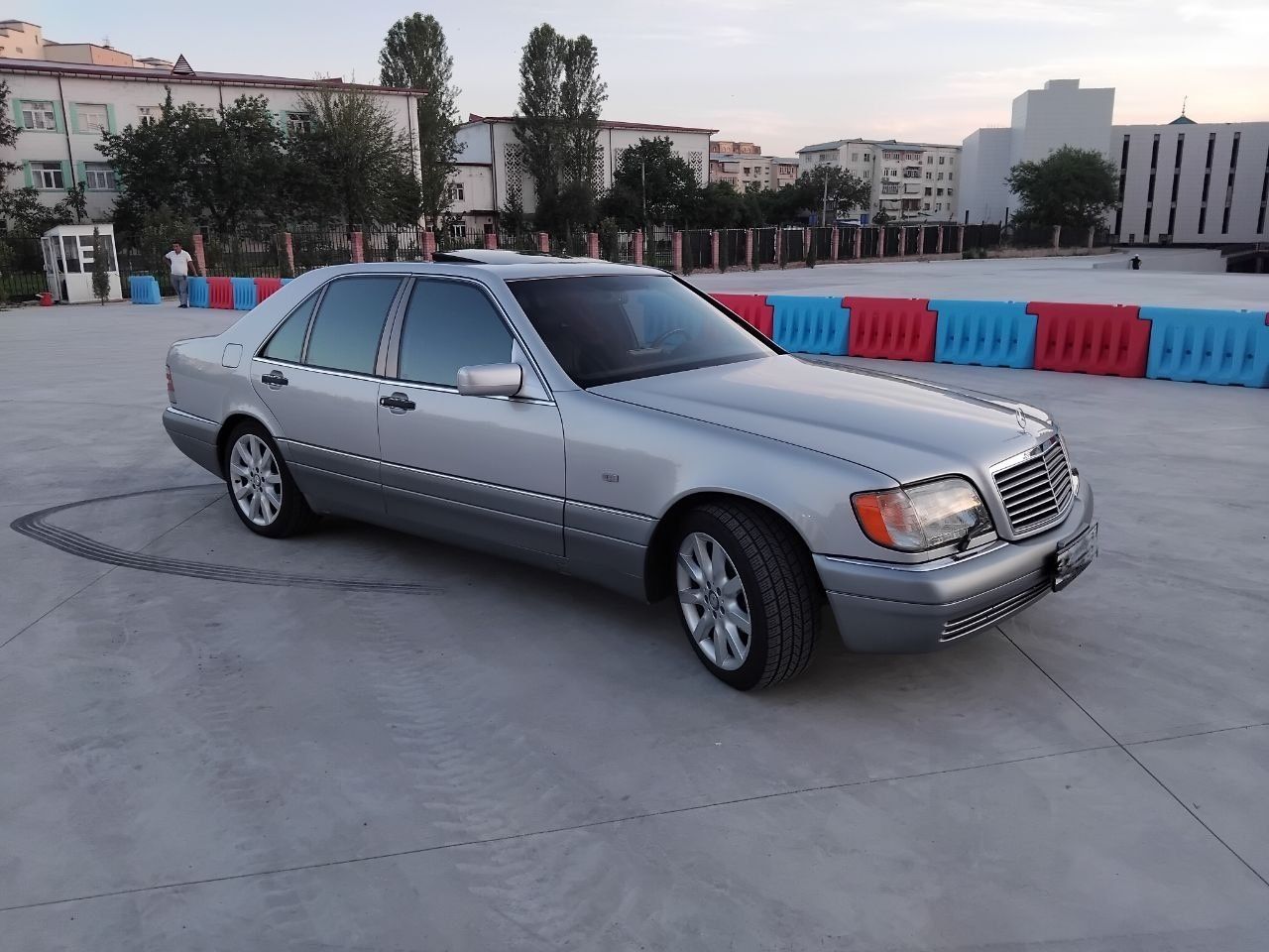 Mercedes Benz W 140 E 320 sotiladi