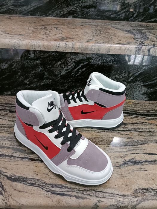 Adidasi unisex,modele diferite