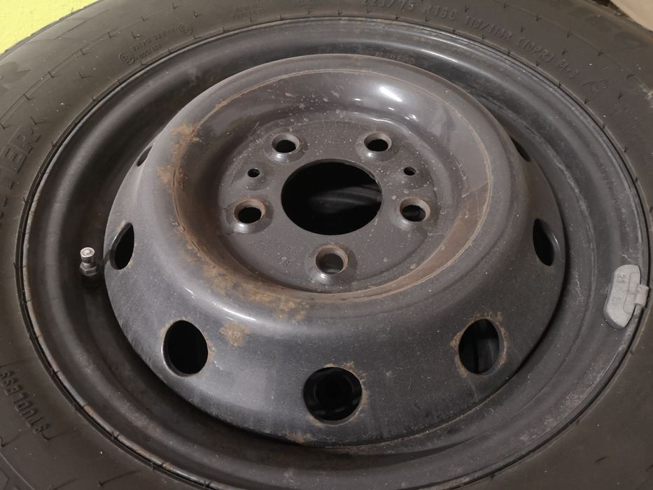 Зимни гуми Pirelli carrier 275 75 16C с джанти 5х130 за Ducato Maxi