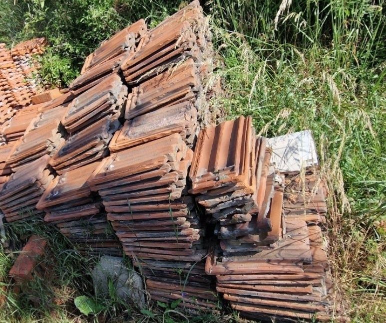 Продавам стари здрави керемиди 30 стотинки/бр