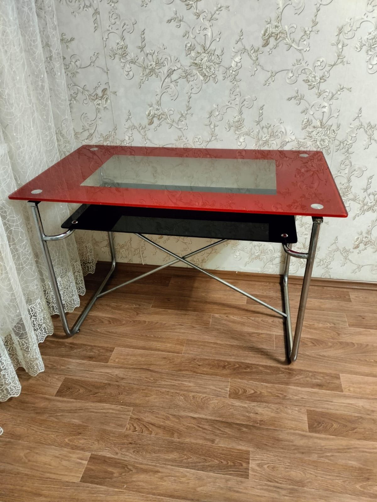 Продам стол стеклянный