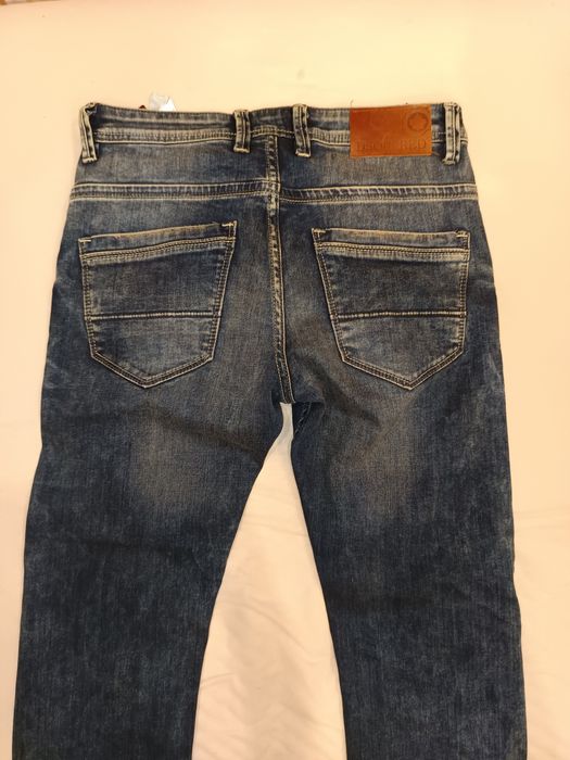 Дънки на Dsquared2. Спешно!!