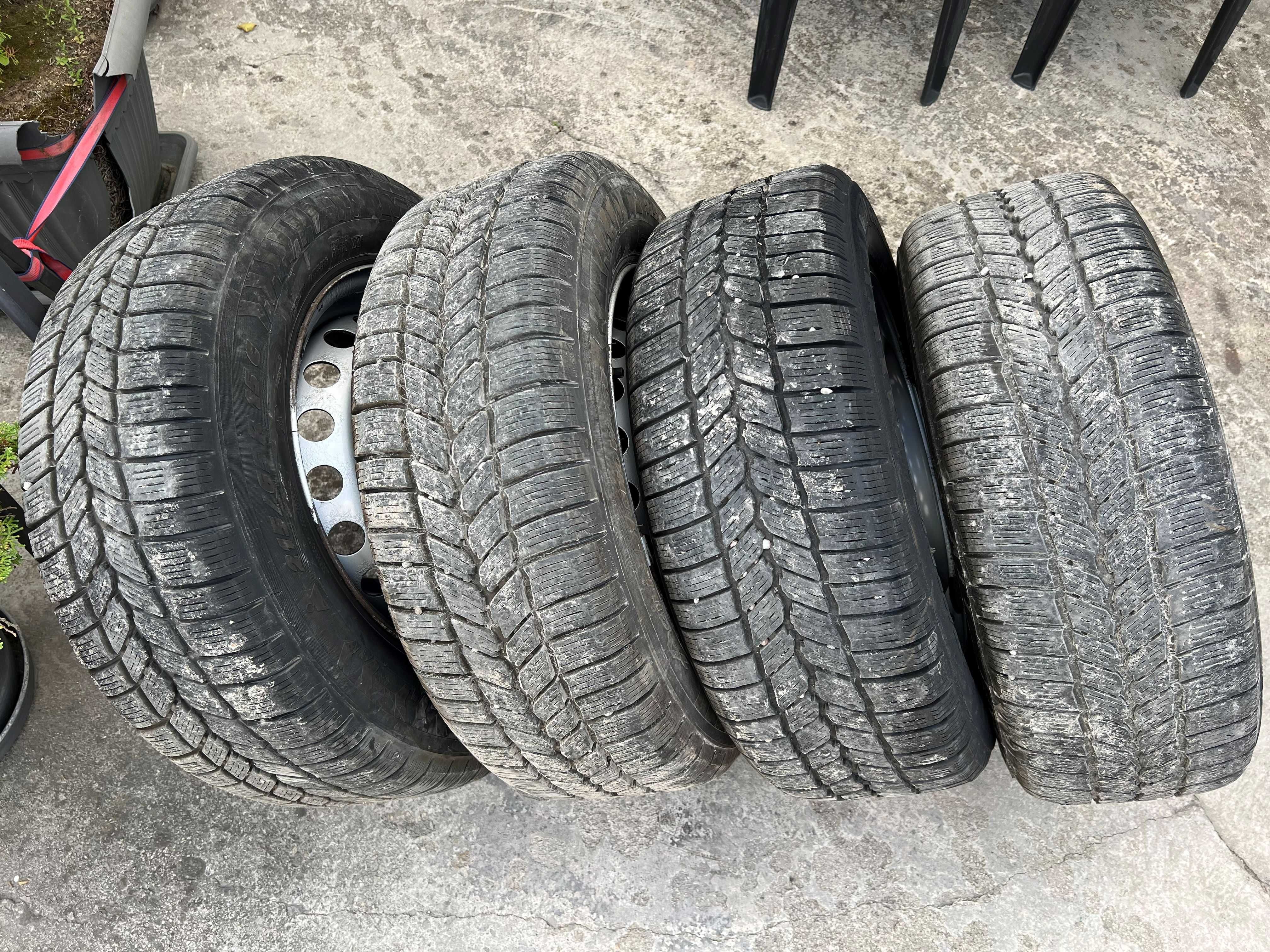 Продавам зимни гуми Michelin DOT3123 с джанти за бус ФОРД/FORD!