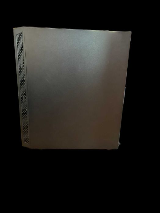 Компютърна кутия с AGRB вентилатори