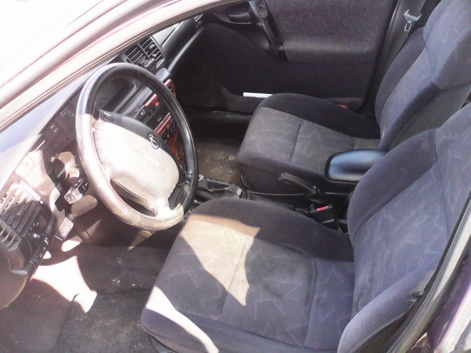 опел вектра б opel vectra B 1.8бенз. седан само на части