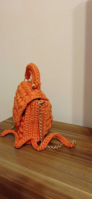 Дамска чанта ръчно плетена