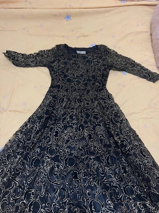 Вечерний платье чёрного цвета