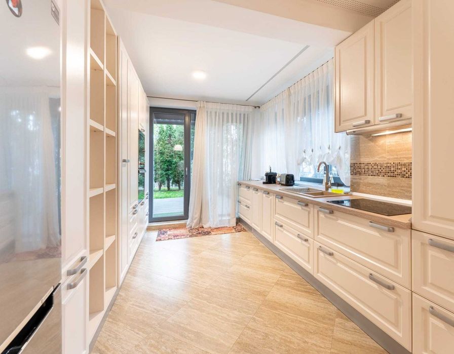 Apartament 3 camere | Central | Parcare subterană, boxă, grădină