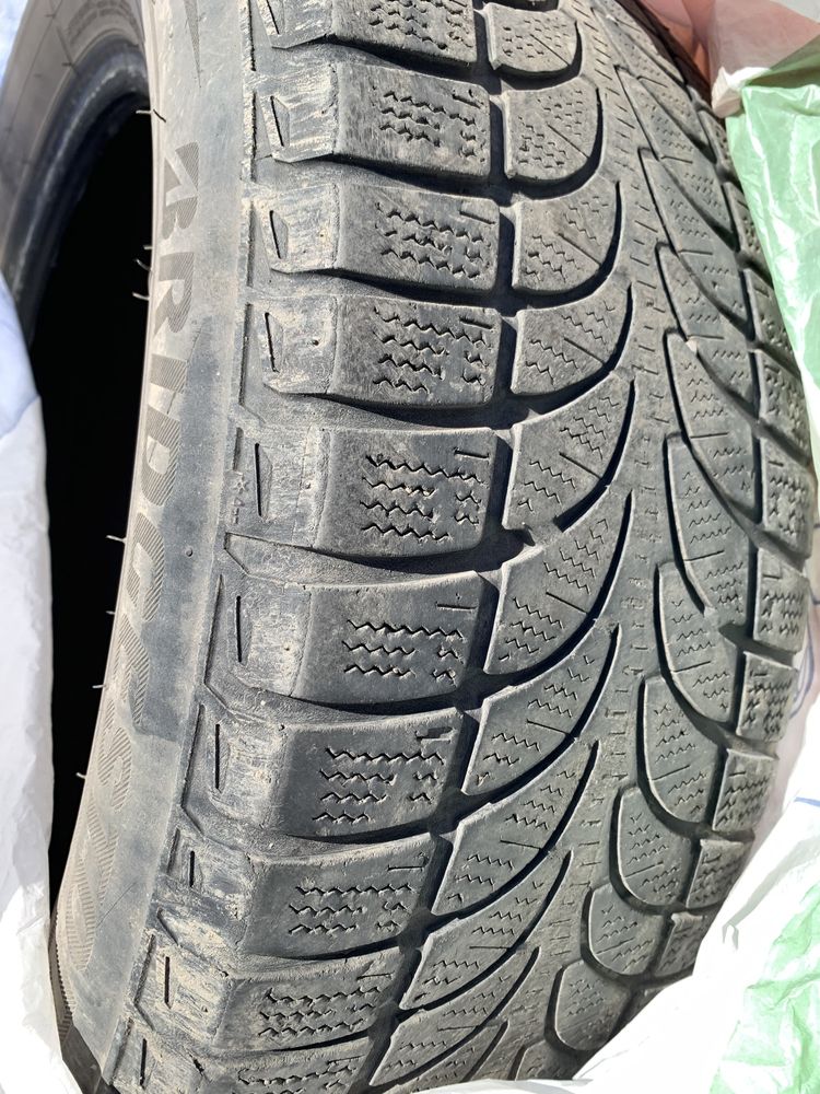 Зимние шины 235/60R18 Bridgestone