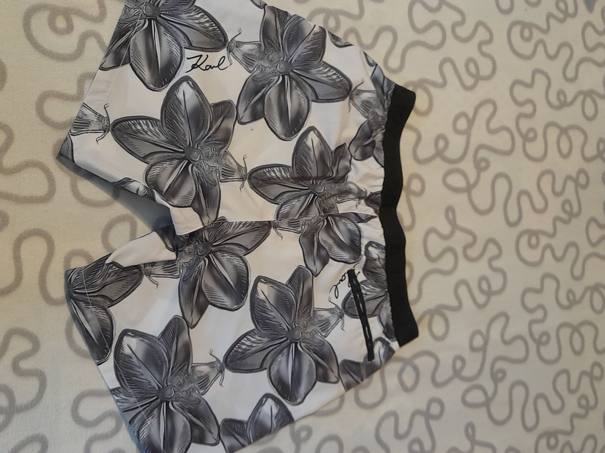 Beachwear Karl lagerfeld 100% original.