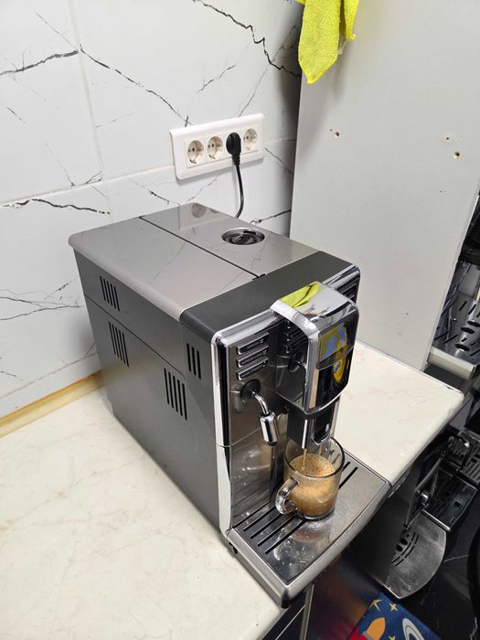 Espressor Automat Saeco Incanto HD8914 Aparat cu Cafea Boabe