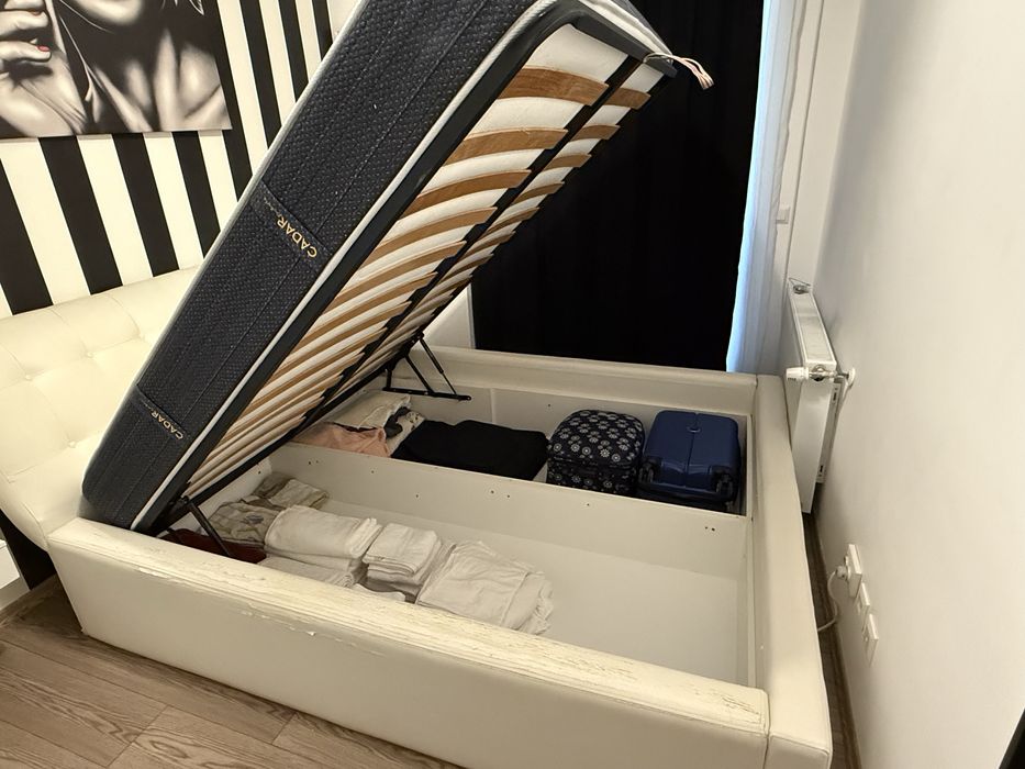 Vand pat tapitat lemn masiv 160x200