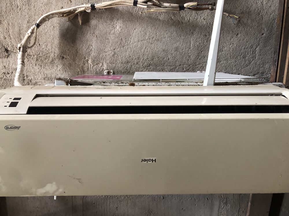 Продавам Климатик Haier