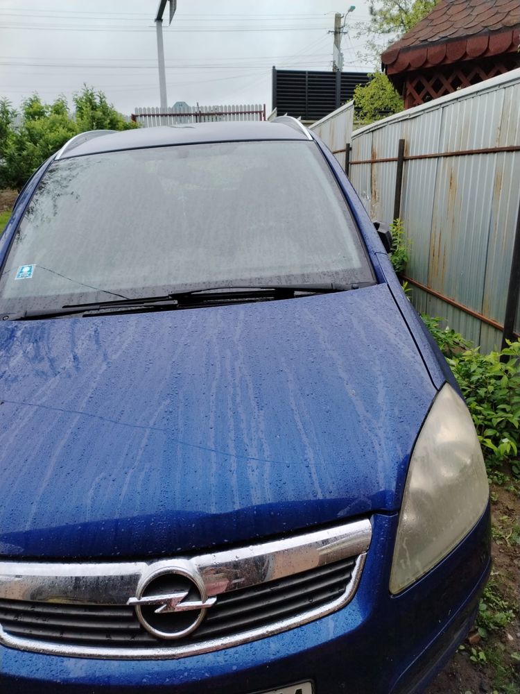 Vand opel zafira avariat