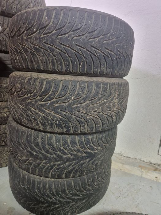 Продам комплект зим резины 235/55/17