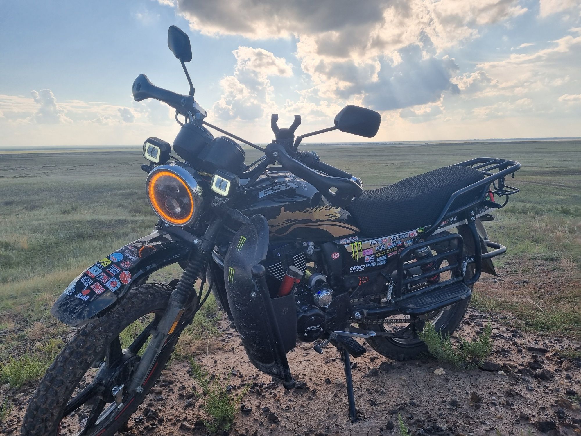 Продаётся мотоцыкл GSX 200