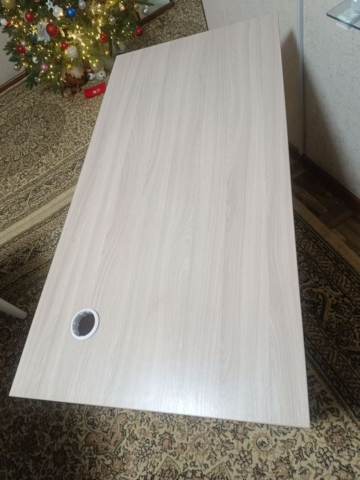 Стол в хорошем состоянии