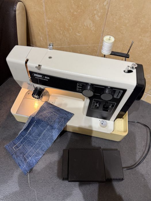 Masina de cusut festonat PFAFF 204  coase la gros Germania