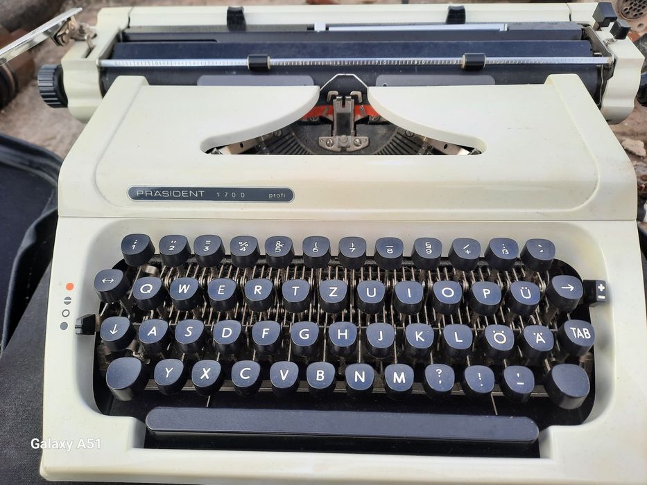 Ръчна пишешта машина.