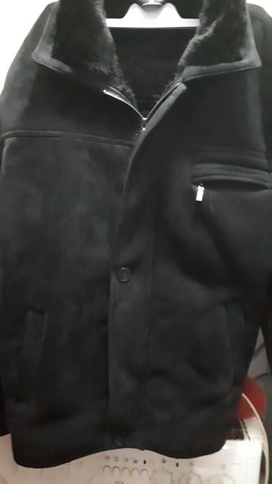 Vînd scurtă de blană neagră