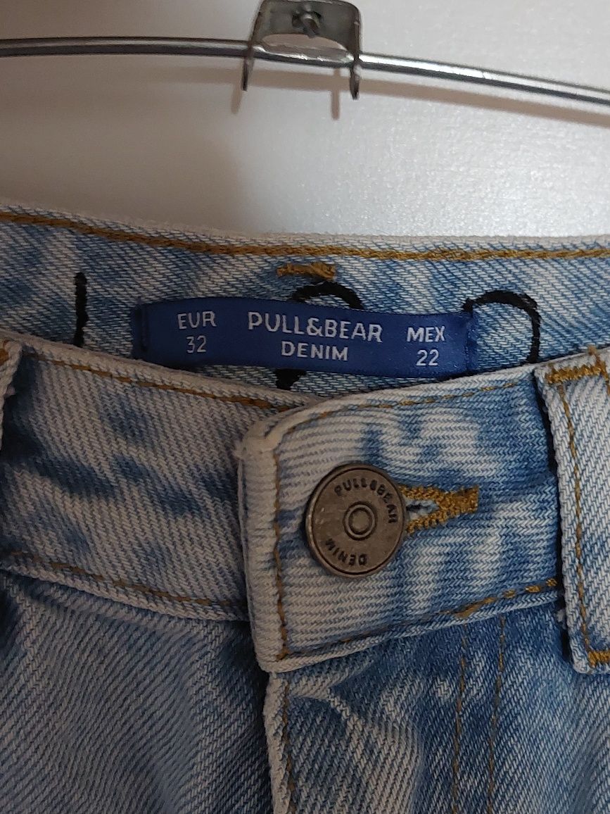 Blugi rupți cu mesaje Pull&Bear