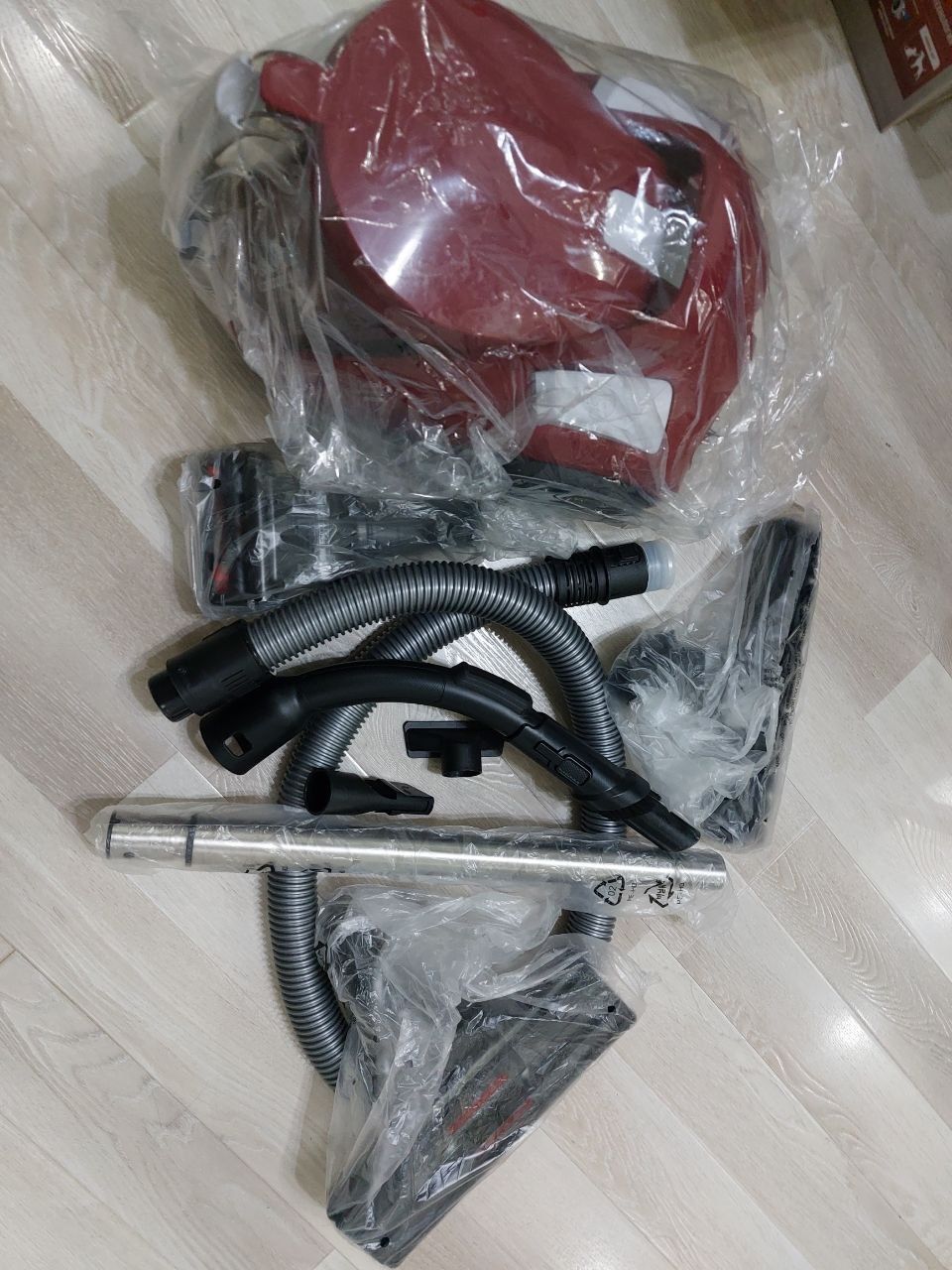 Пылесос  Tefal.  Пользовался 1 день. Идеальное состояние. Продаётся ср